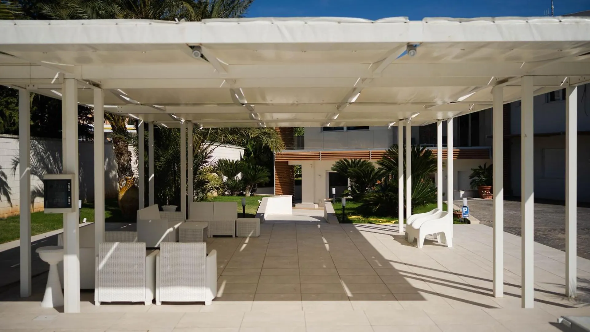 Villa Erada Bari 0*,